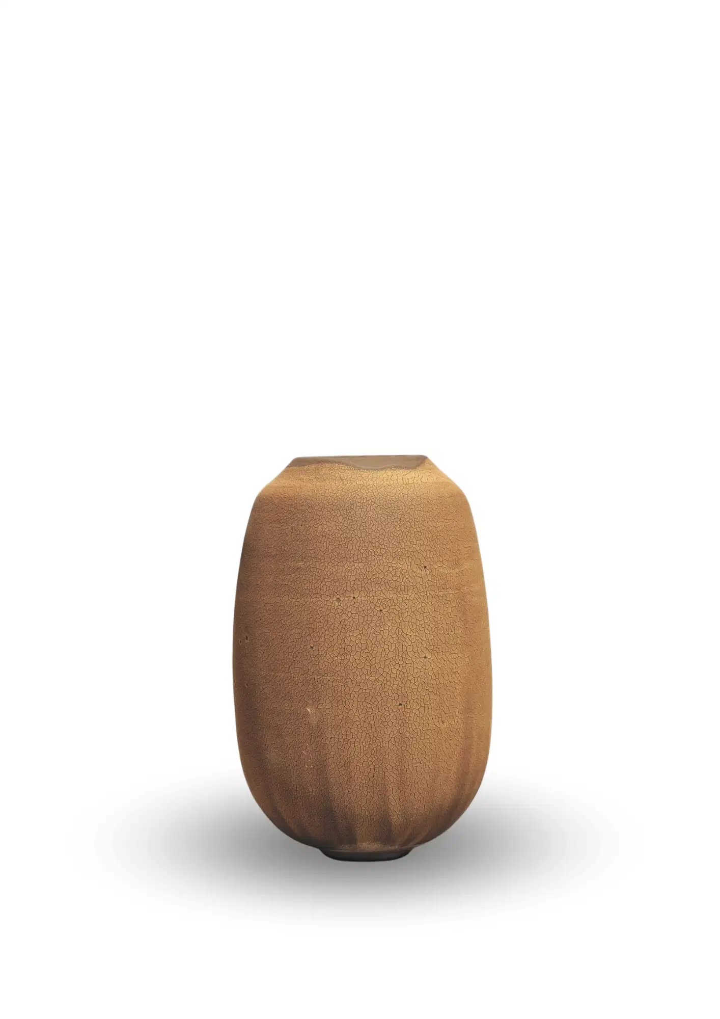 Vase en céramique contemporaine bronze de Karen Swami, forme sculpturale et finition texturée craquelée.